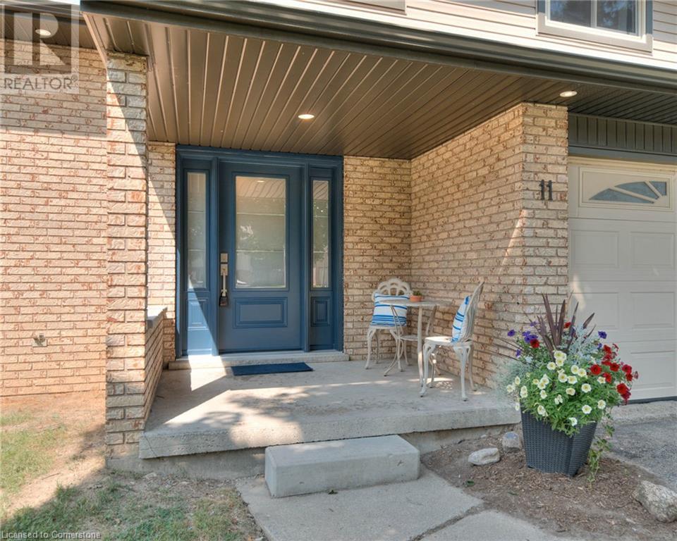 Property at 11 REINER Crescent image 5