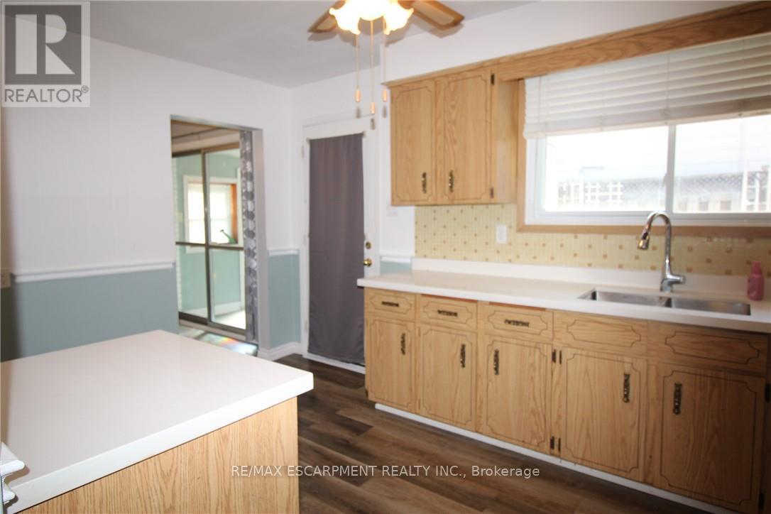 4 Purnell Drive, Hamilton, Ontario  L9C 4X9 - Photo 7 - X12321634