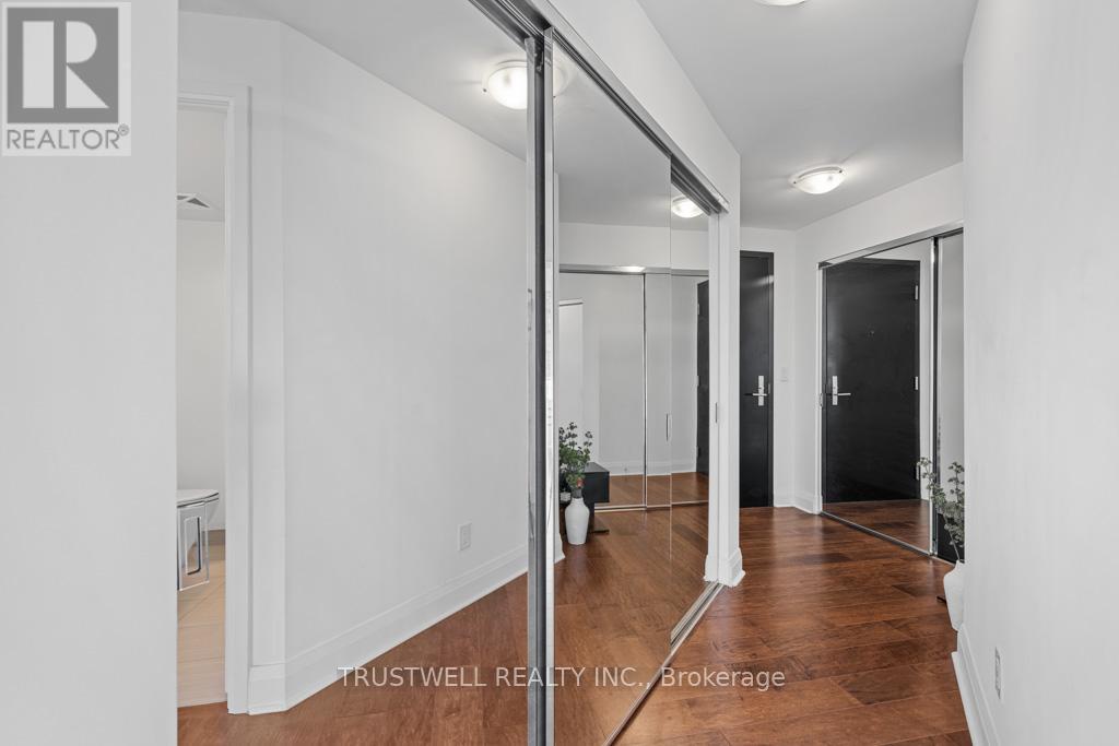 2410 - 1080 Bay Street, Toronto, Ontario  M5S 0A5 - Photo 2 - C12320489