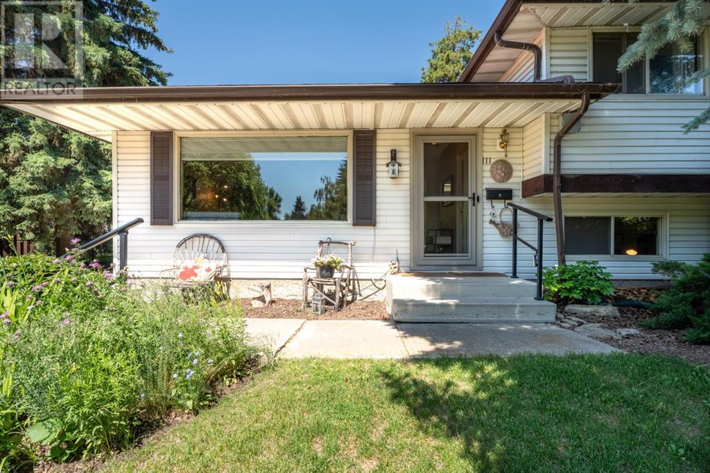 Property at 111 Lynnbrook Bay SE image 3