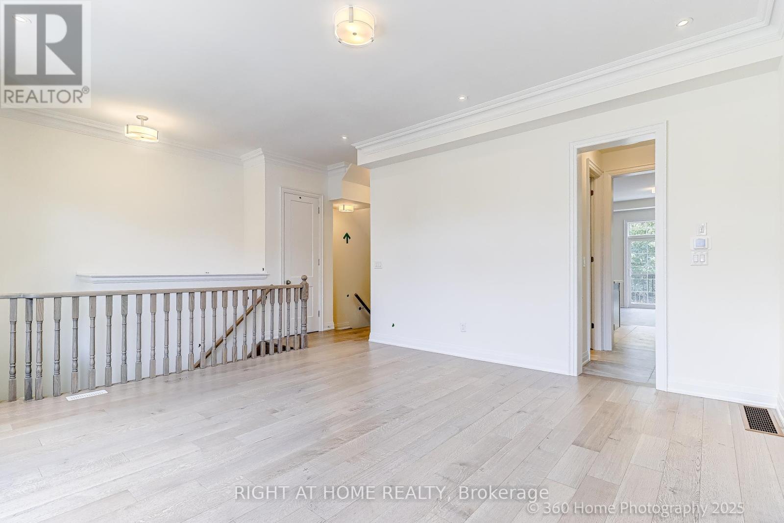 Property at 33 WEST VILLAGE LANE image 4