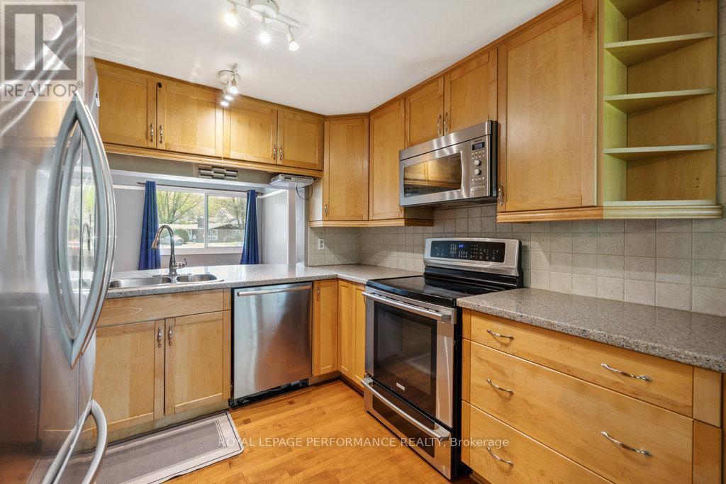 2045 Deerhurst Court, Ottawa, Ontario  K1J 8H2 - Photo 8 - X12321802