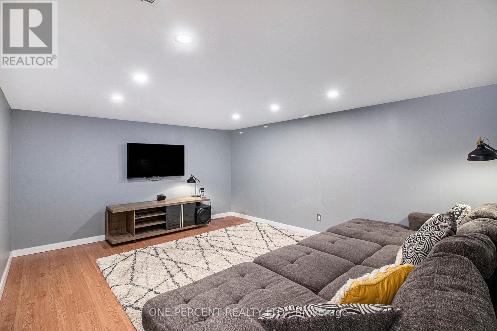 1042 Harkness Avenue, Ottawa, Ontario  K1V 6P2 - Photo 15 - X12321823