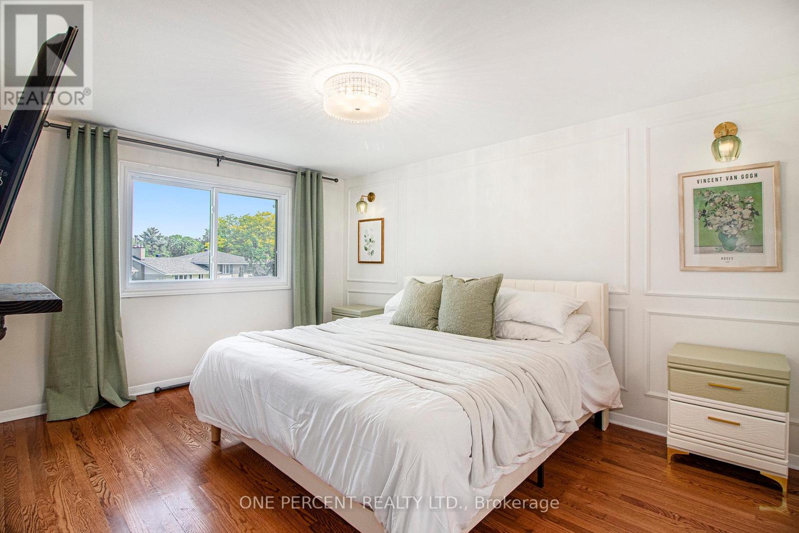 1042 Harkness Avenue, Ottawa, Ontario  K1V 6P2 - Photo 9 - X12321823