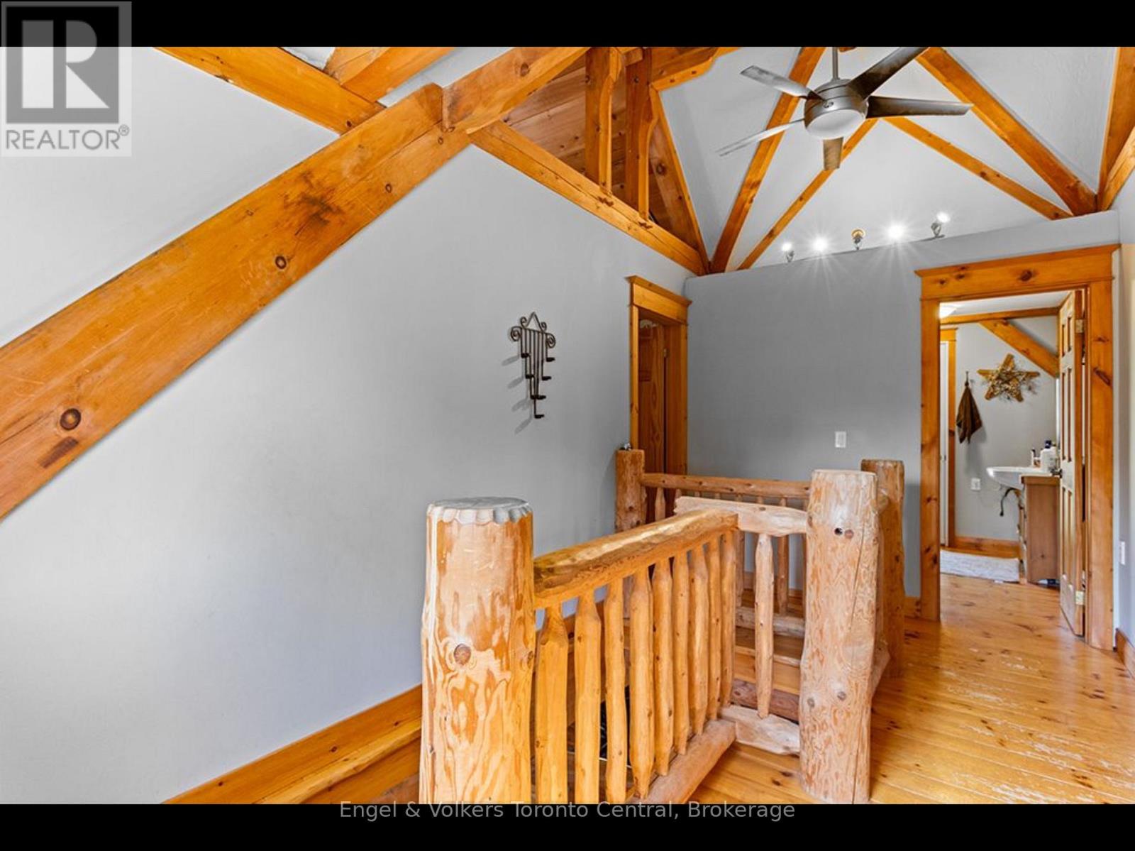 210 Eagle Crescent, Grey Highlands, Ontario  N0C 1M0 - Photo 13 - X12321768