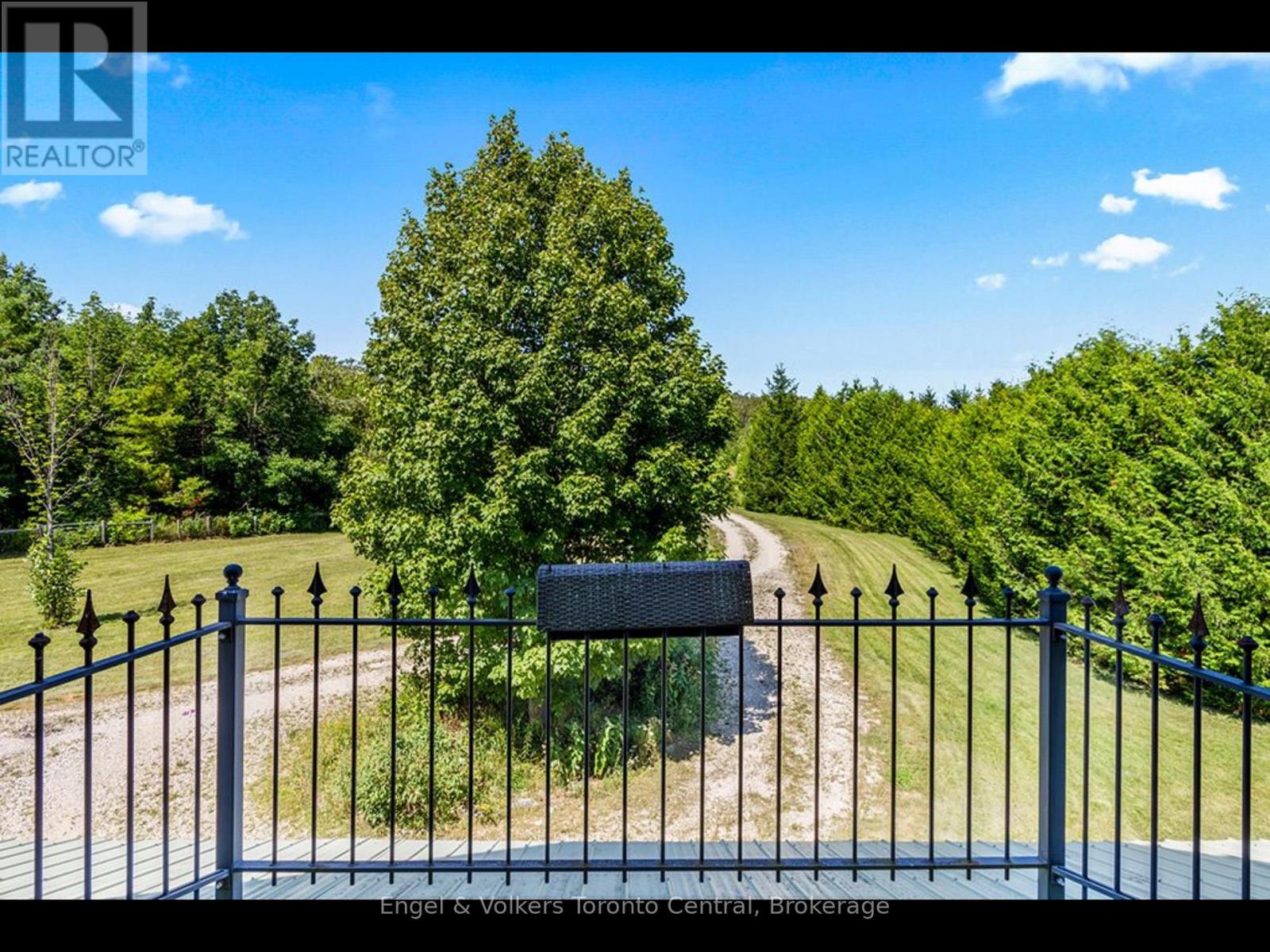 210 Eagle Crescent, Grey Highlands, Ontario  N0C 1M0 - Photo 16 - X12321768