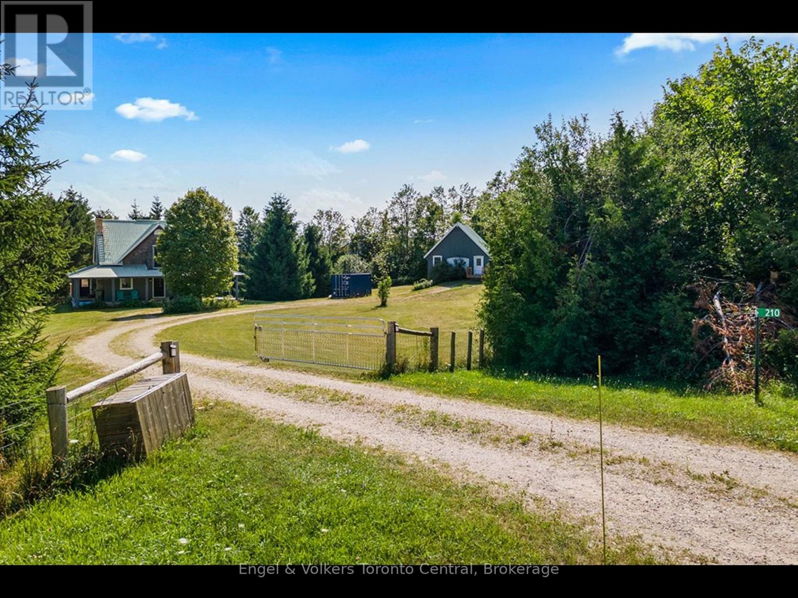 210 Eagle Crescent, Grey Highlands, Ontario  N0C 1M0 - Photo 2 - X12321768