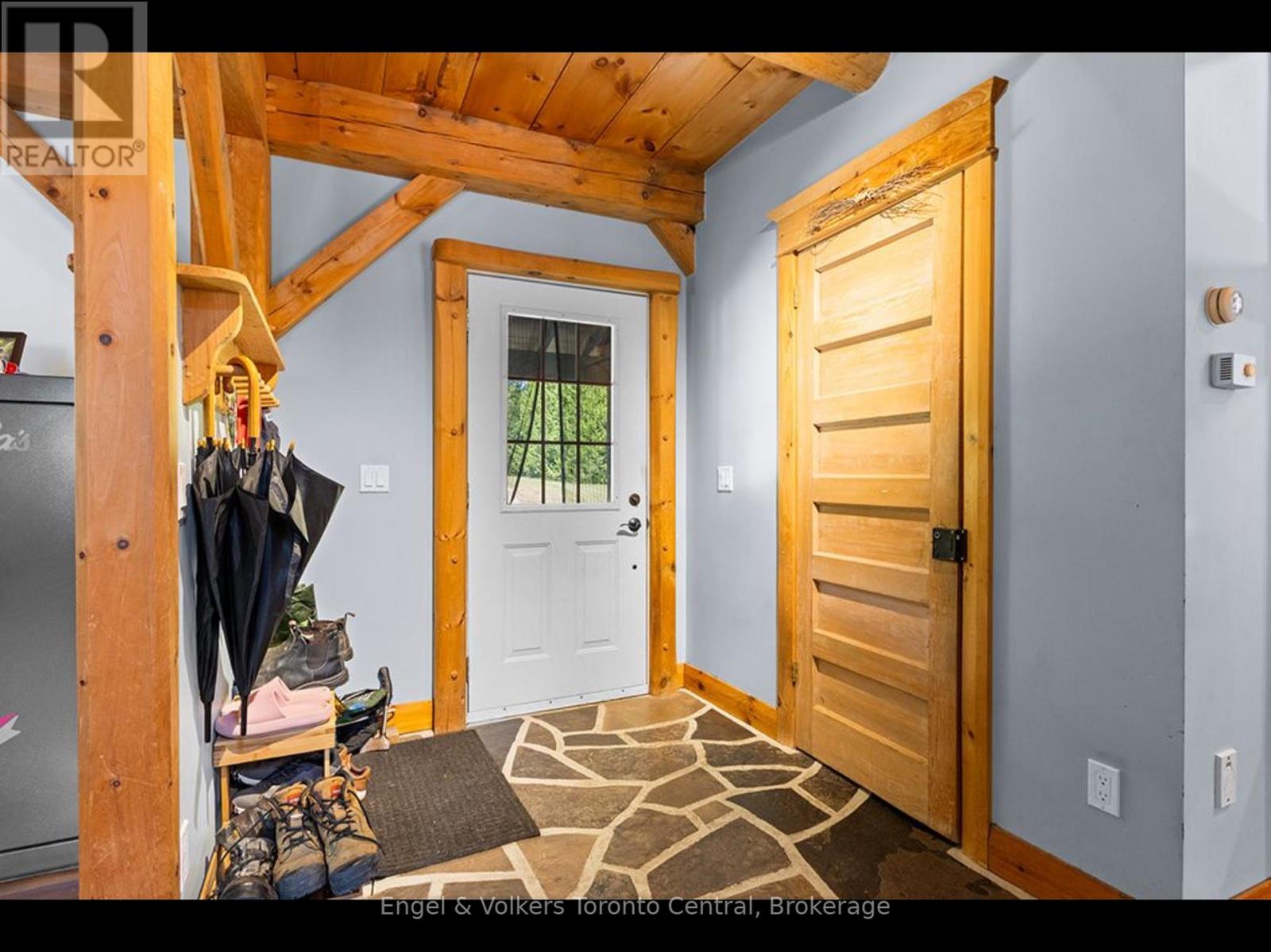 210 Eagle Crescent, Grey Highlands, Ontario  N0C 1M0 - Photo 5 - X12321768