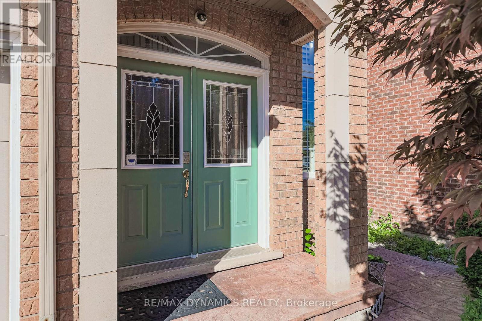 2381 Grand Oak Trail, Oakville, Ontario  L6M 4V4 - Photo 2 - W12307125