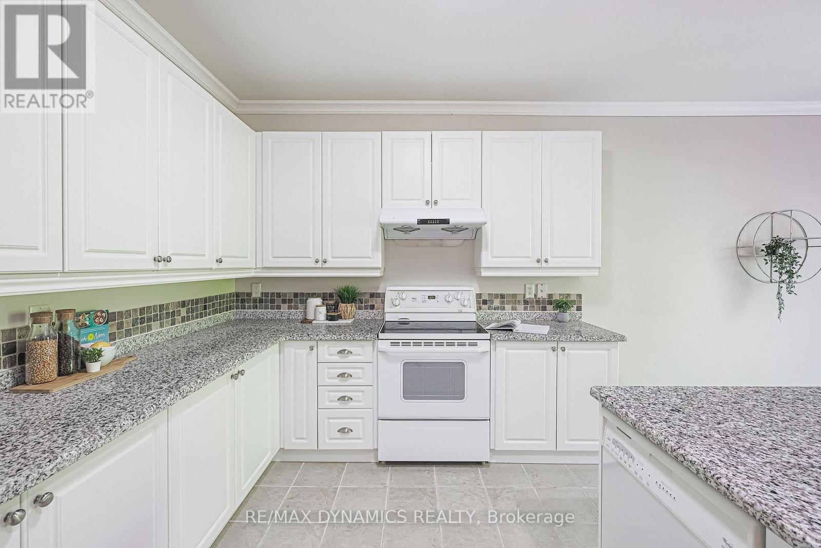 2381 Grand Oak Trail, Oakville, Ontario  L6M 4V4 - Photo 9 - W12307125