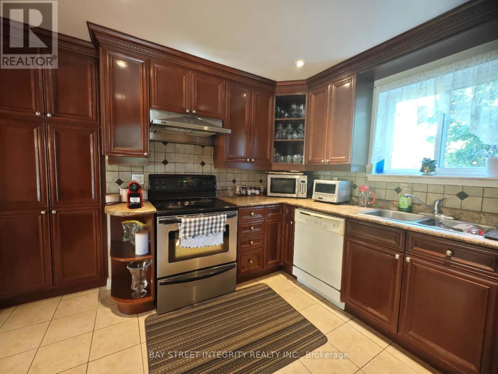 40 Deerford Road, Toronto, Ontario  M2J 3J4 - Photo 3 - C12321754
