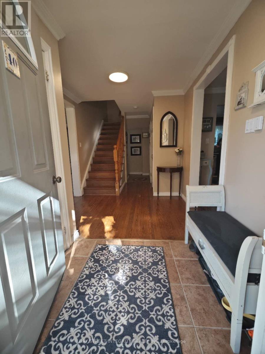 40 Deerford Road, Toronto, Ontario  M2J 3J4 - Photo 7 - C12321754