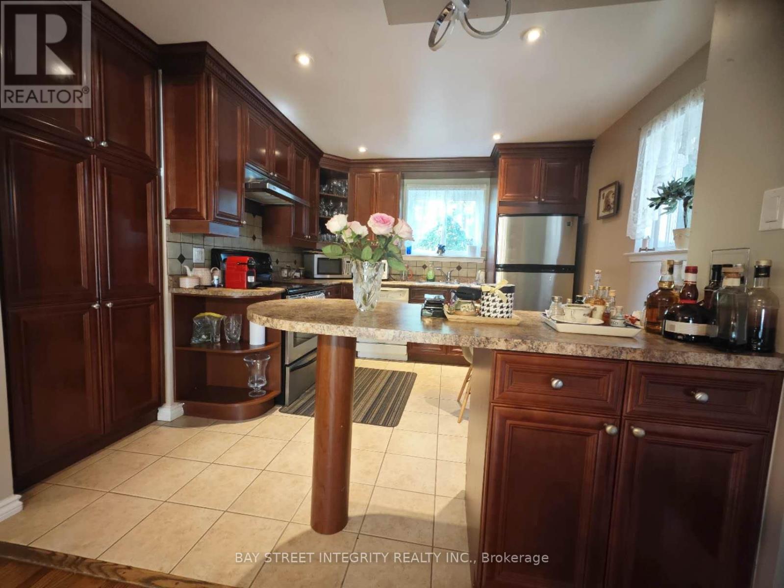 40 Deerford Road, Toronto, Ontario  M2J 3J4 - Photo 8 - C12321754