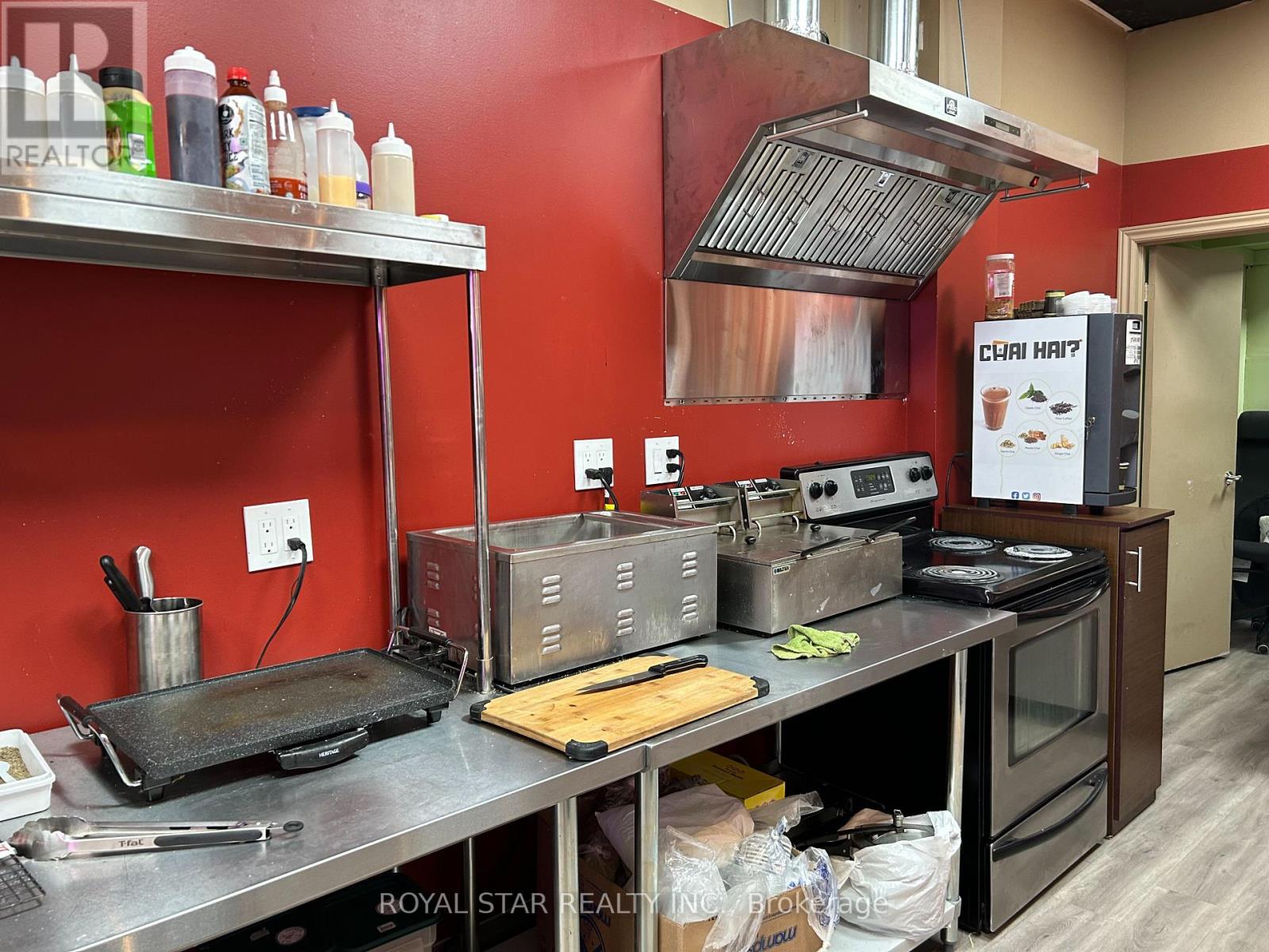 3427 Derry Road E, Mississauga, Ontario  L4T 1A8 - Photo 5 - W12321751