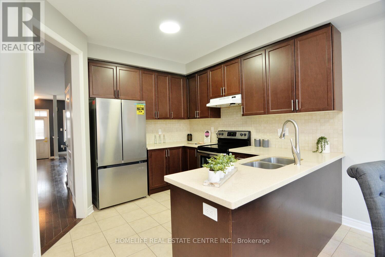 71 Villadowns Trail, Brampton, Ontario  L6R 3Y8 - Photo 16 - W12321786
