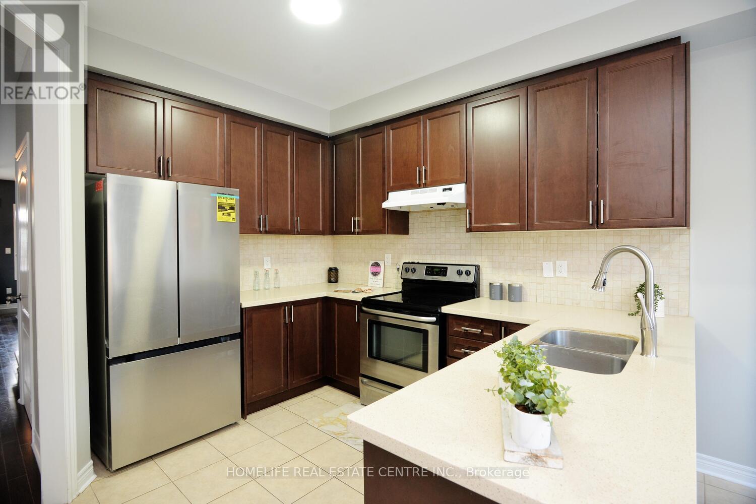 71 Villadowns Trail, Brampton, Ontario  L6R 3Y8 - Photo 21 - W12321786