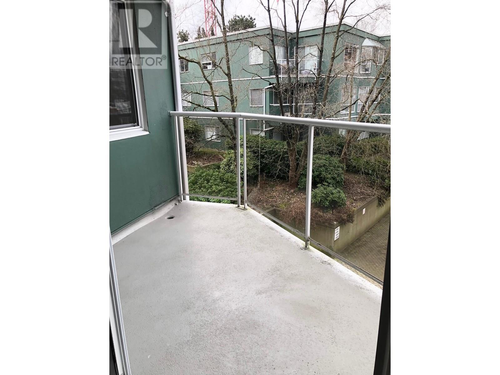 Listing Picture 24 of 28 : 302 1508 MARINER WALK, Vancouver / 溫哥華 - 魯藝地產 Yvonne Lu Group - MLS Medallion Club Member