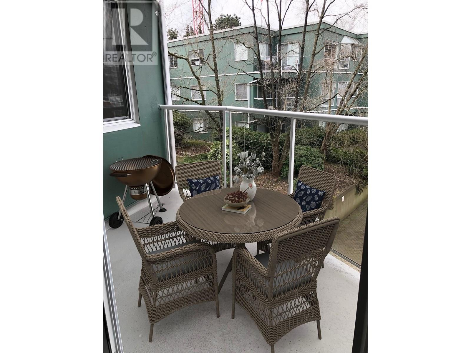 Listing Picture 25 of 28 : 302 1508 MARINER WALK, Vancouver / 溫哥華 - 魯藝地產 Yvonne Lu Group - MLS Medallion Club Member