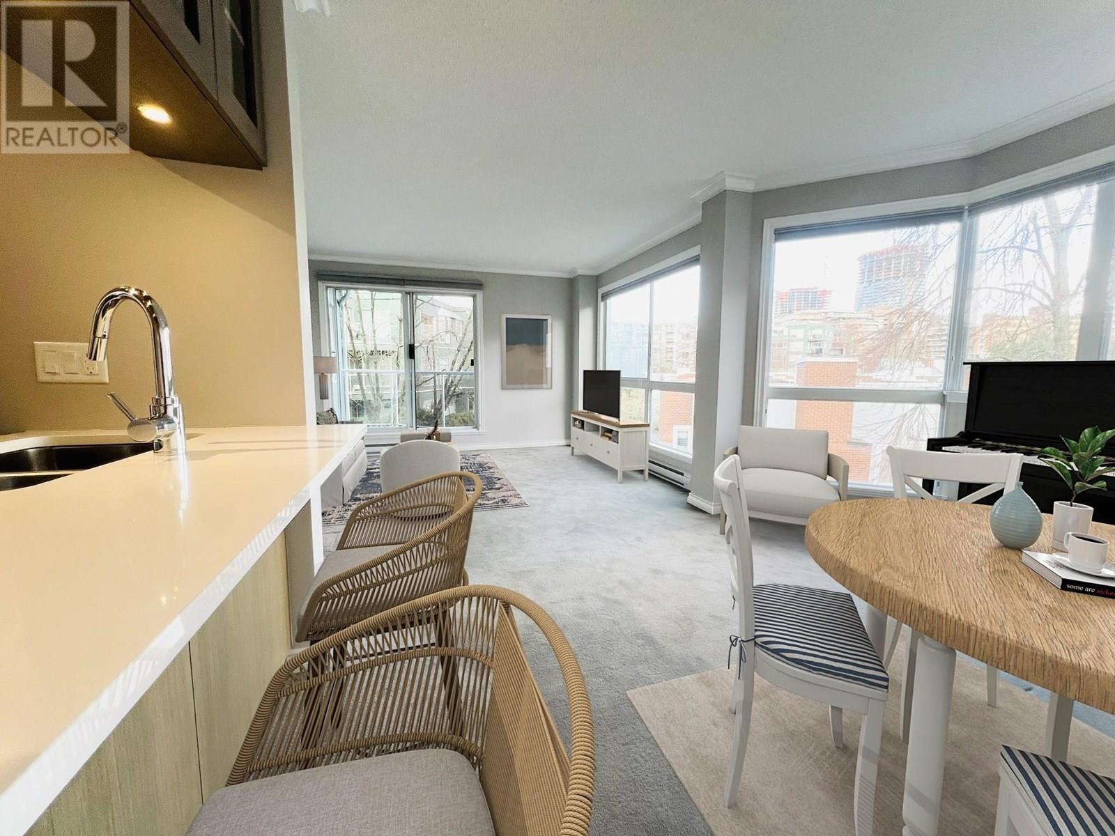 Listing Picture 8 of 28 : 302 1508 MARINER WALK, Vancouver / 溫哥華 - 魯藝地產 Yvonne Lu Group - MLS Medallion Club Member