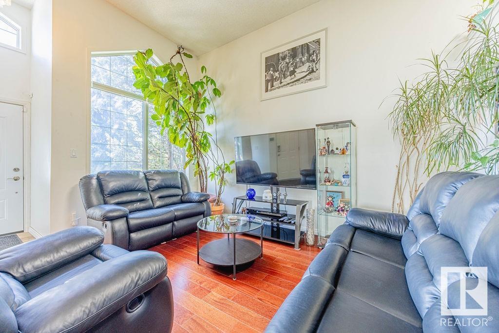 Property at 904 115 ST NW image 3