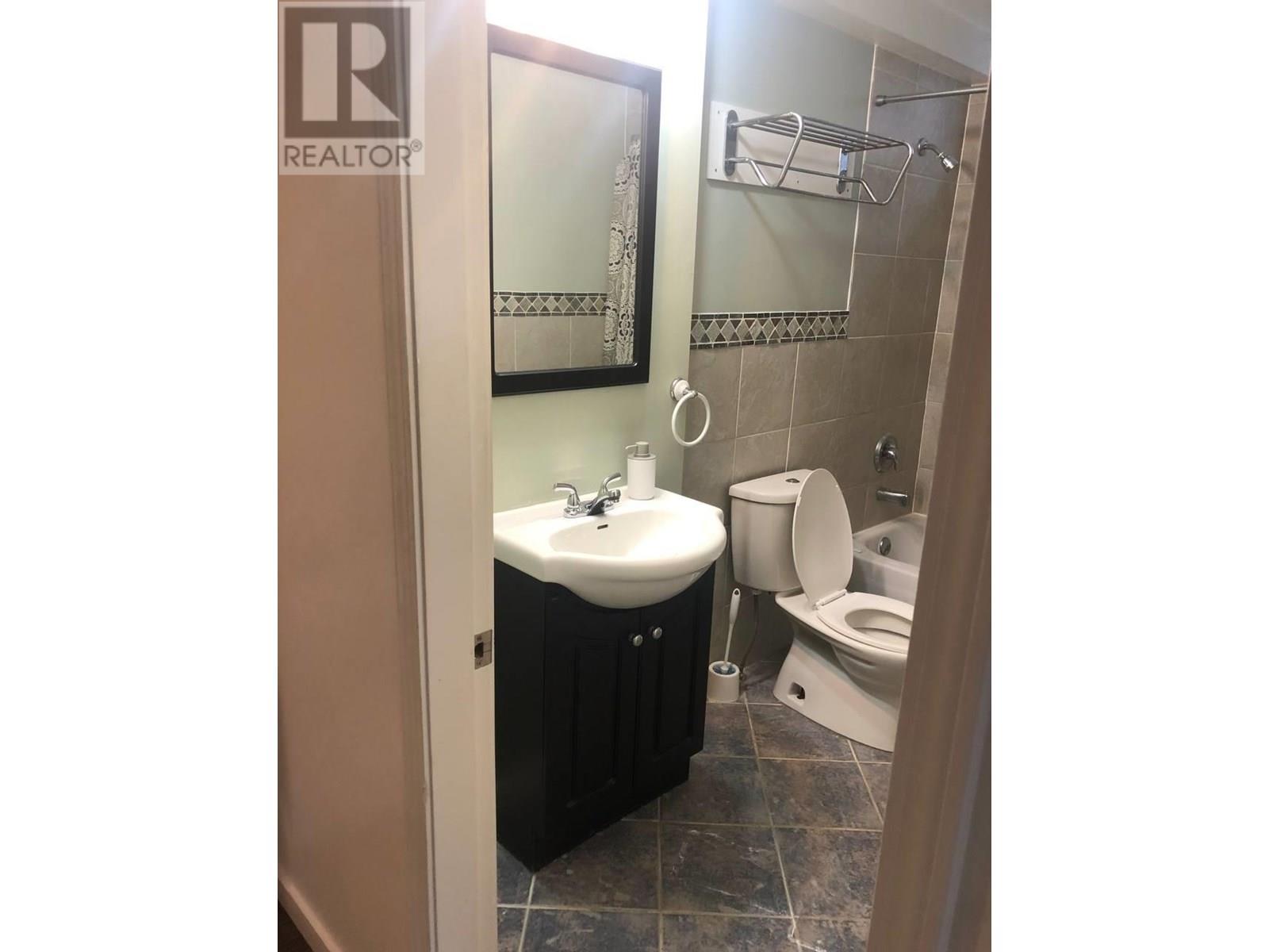 Basement 3320 Rosalie Court, Coquitlam, British Columbia  V3E 2Z8 - Photo 7 - R3033099