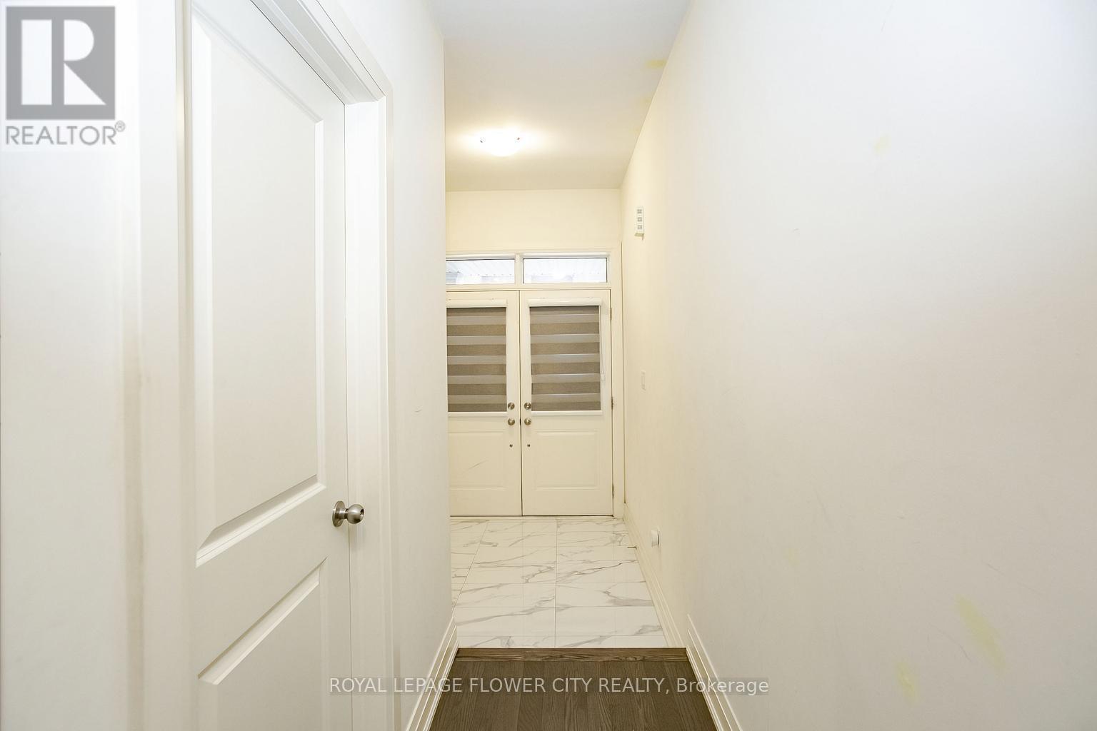 114 Adventura Road, Brampton, Ontario  L7A 5A7 - Photo 7 - W12321849
