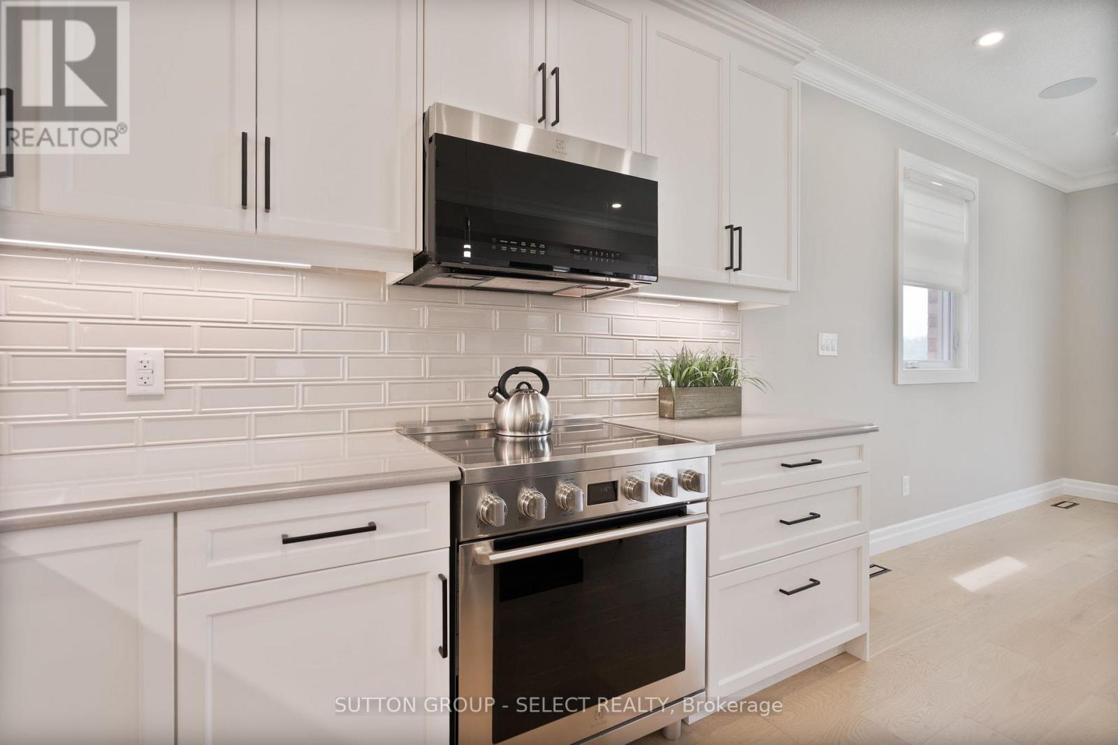 3833 Campbell Street N, London South (South V), Ontario  N6P 0J7 - Photo 10 - X12321856