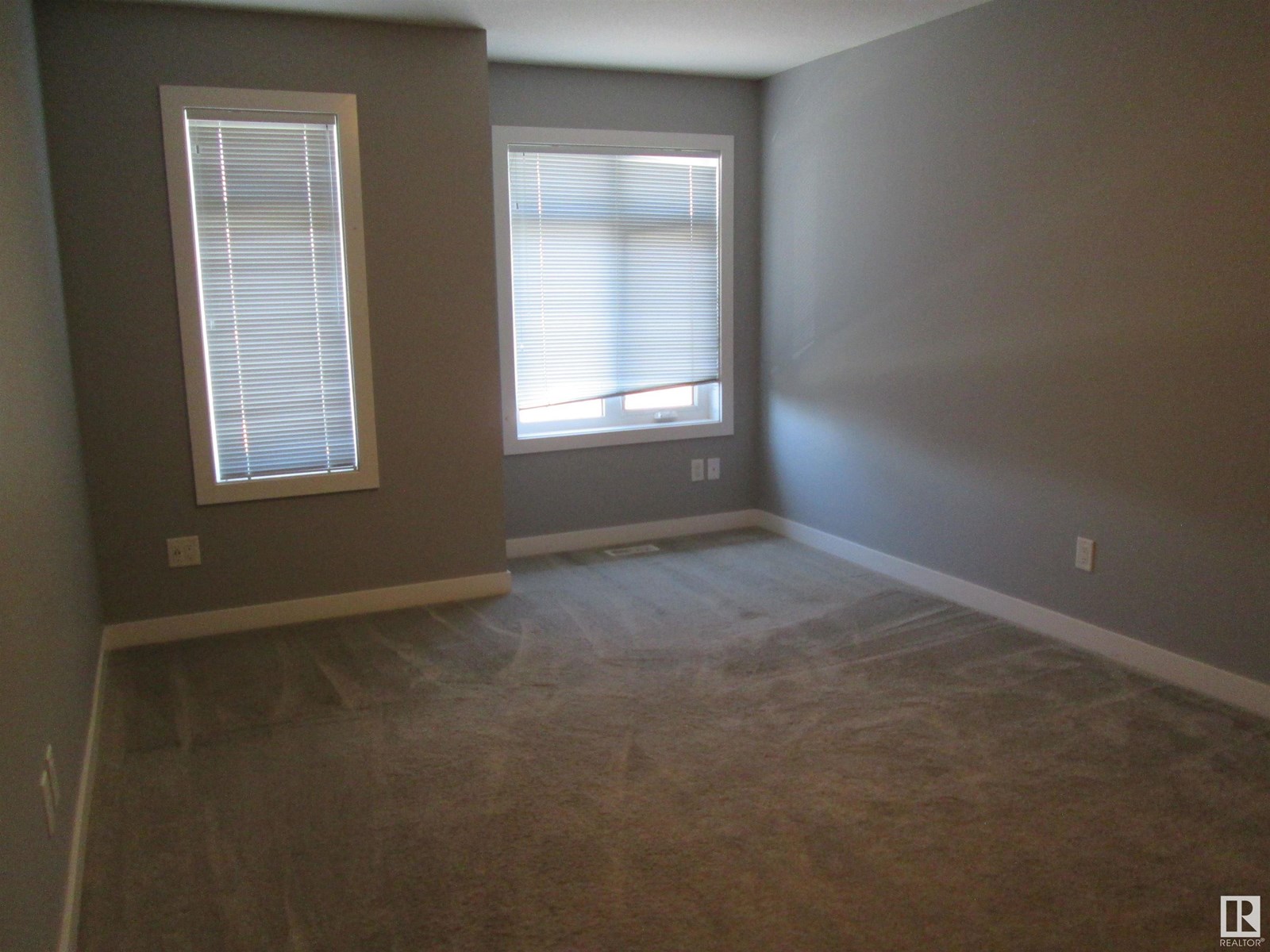 Property at 9851 217 ST NW image 4