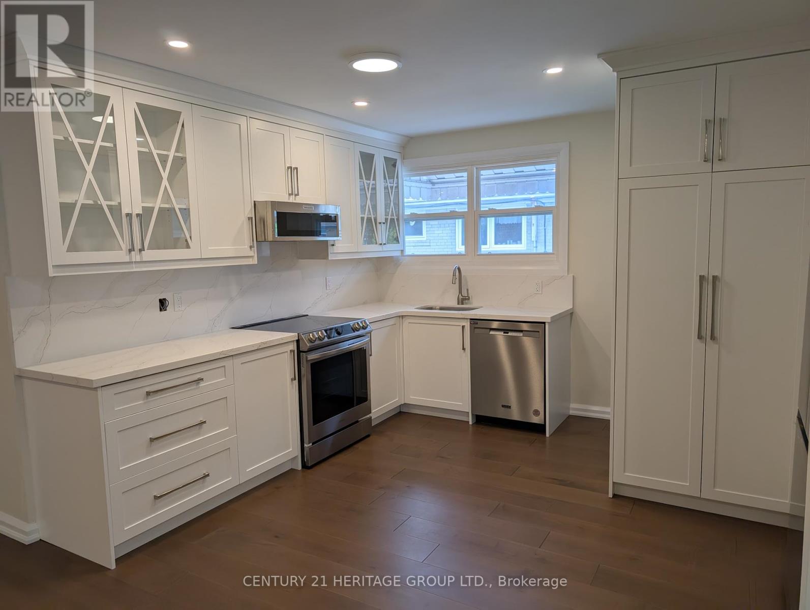 Property at 232 BLUE GRASS BOULEVARD image 4