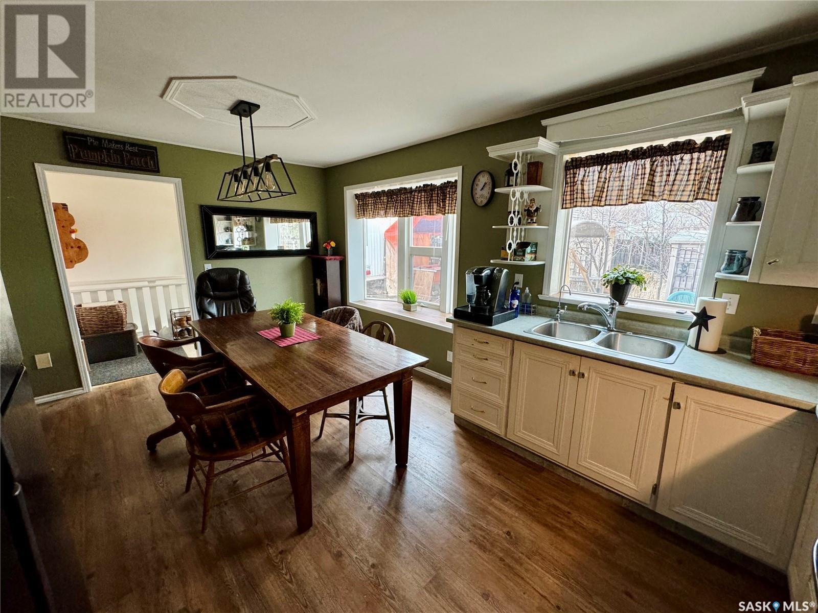 118 Cedar Avenue N, Eastend, Saskatchewan  S0N 0T0 - Photo 12 - SK014383