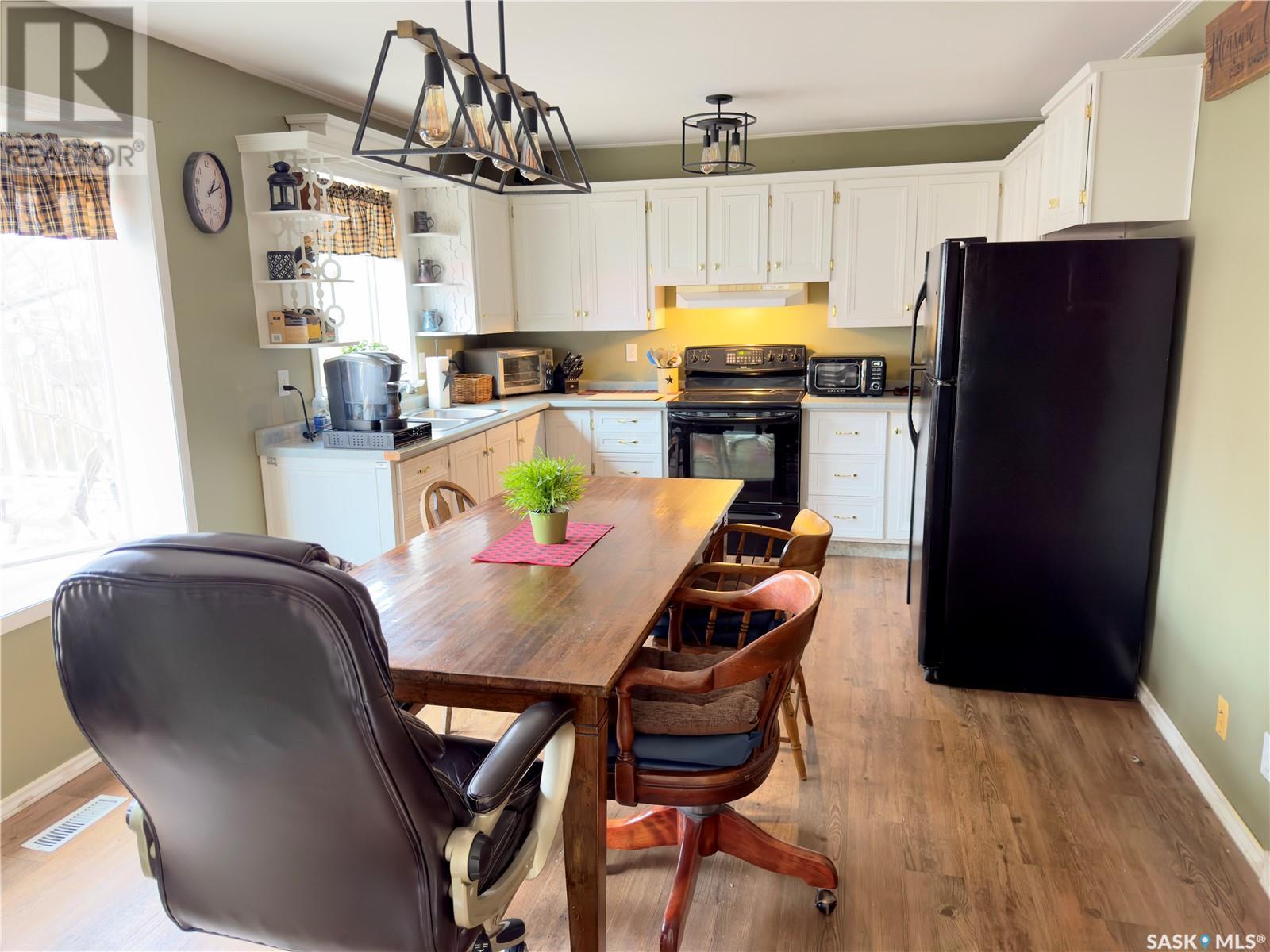 118 Cedar Avenue N, Eastend, Saskatchewan  S0N 0T0 - Photo 16 - SK014383