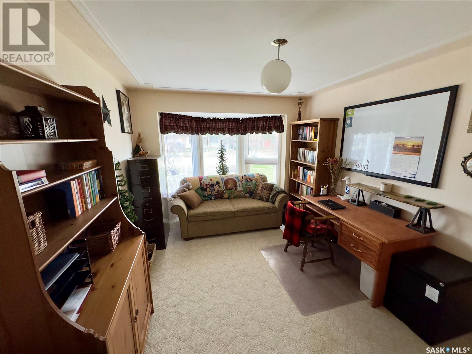 118 Cedar Avenue N, Eastend, Saskatchewan  S0N 0T0 - Photo 7 - SK014383