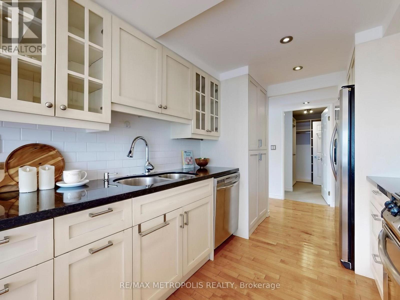 1206 - 7 Carlton Street, Toronto, Ontario  M5B 2M3 - Photo 14 - C12321888