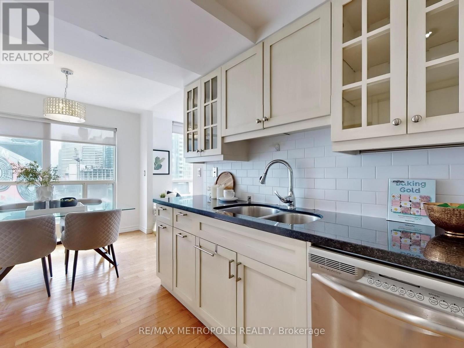 1206 - 7 Carlton Street, Toronto, Ontario  M5B 2M3 - Photo 16 - C12321888