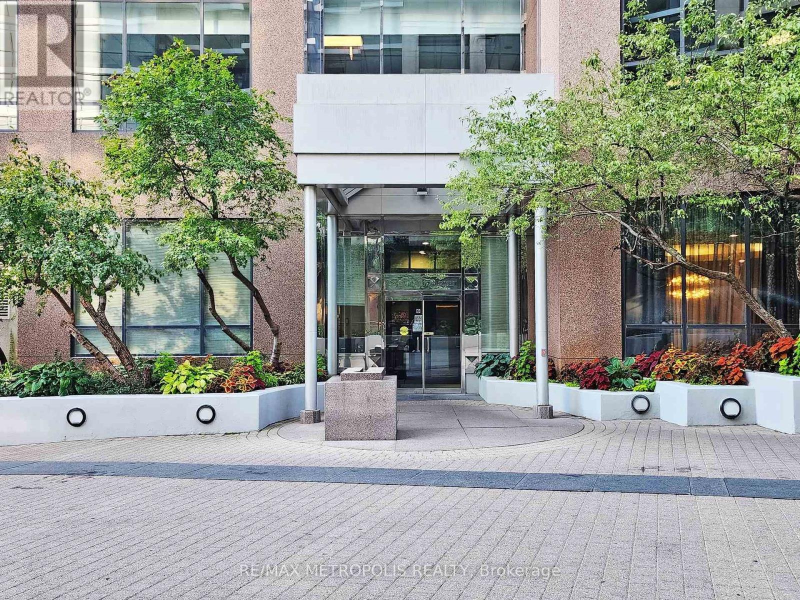 1206 - 7 Carlton Street, Toronto, Ontario  M5B 2M3 - Photo 5 - C12321888