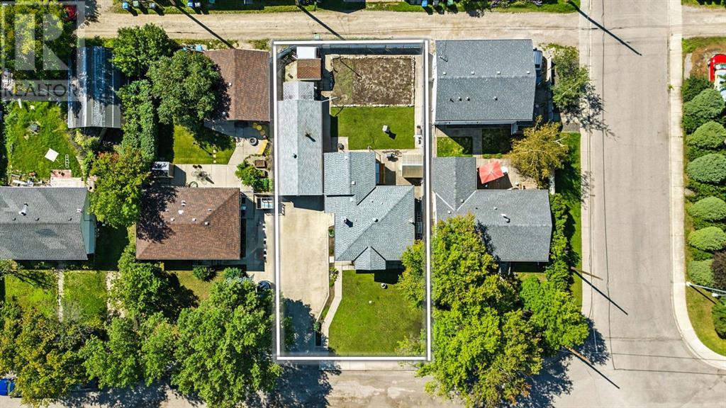 Property at 6383 32 Avenue NW image 4