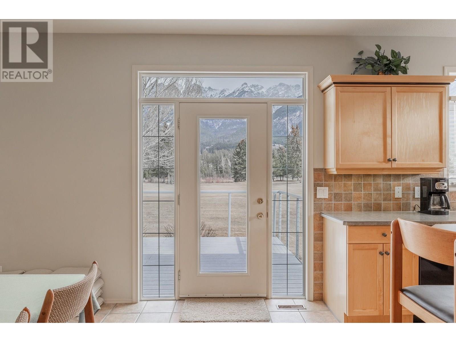 5214 Riverside Drive, Fairmont Hot Springs, British Columbia  V0B 1L1 - Photo 17 - 10355729
