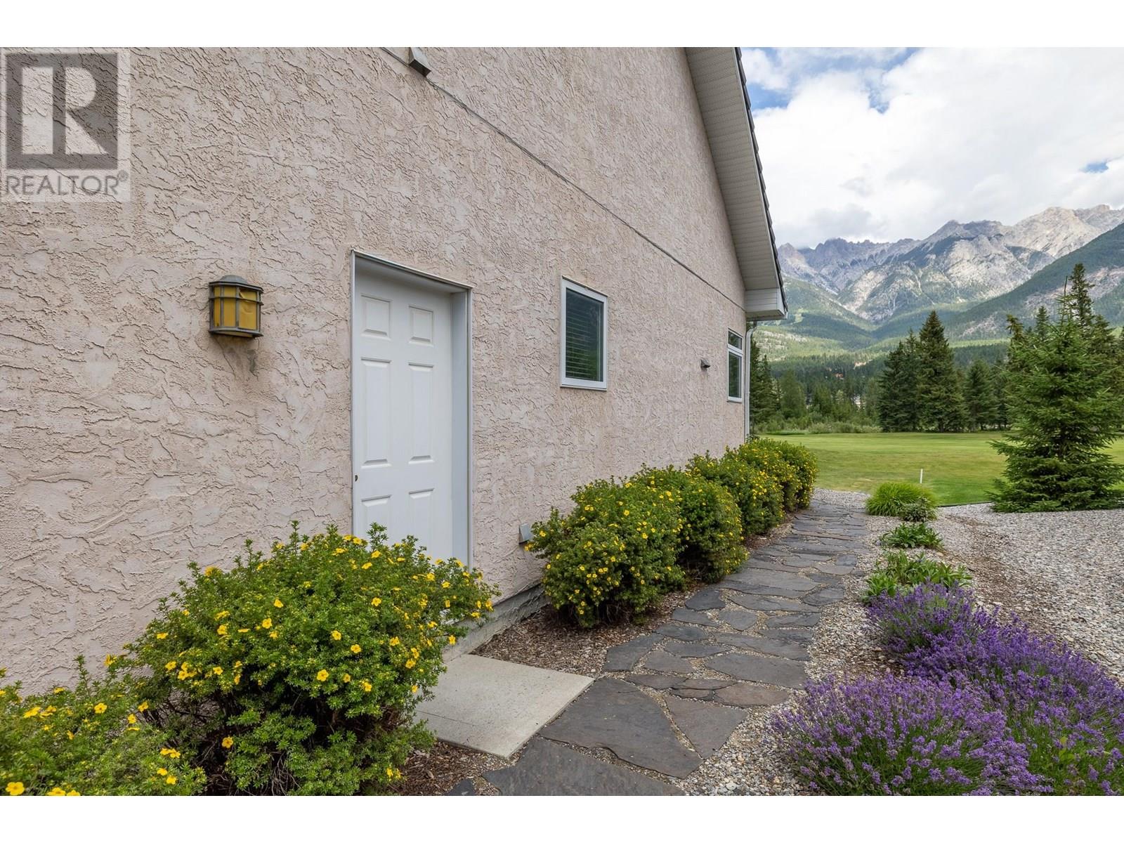 5214 Riverside Drive, Fairmont Hot Springs, British Columbia  V0B 1L1 - Photo 9 - 10355729