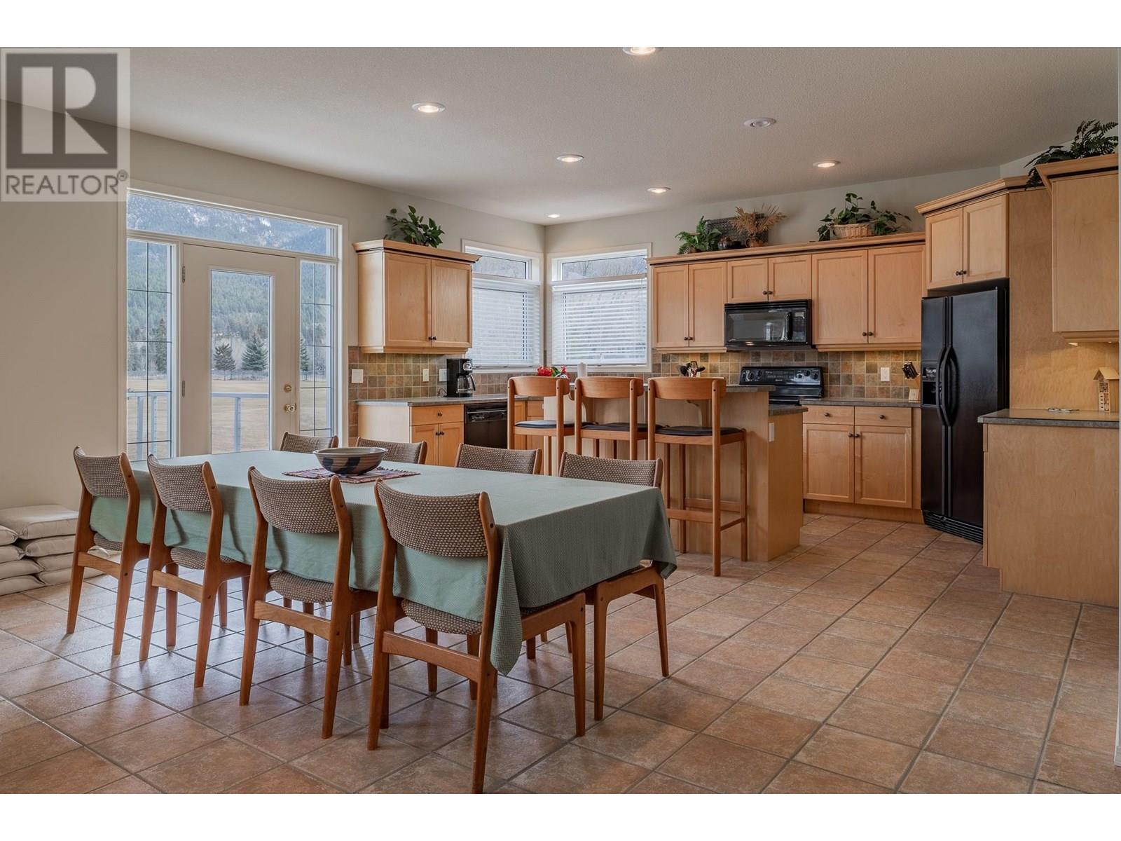 5214 Riverside Drive, Fairmont Hot Springs, British Columbia  V0B 1L1 - Photo 12 - 10355729