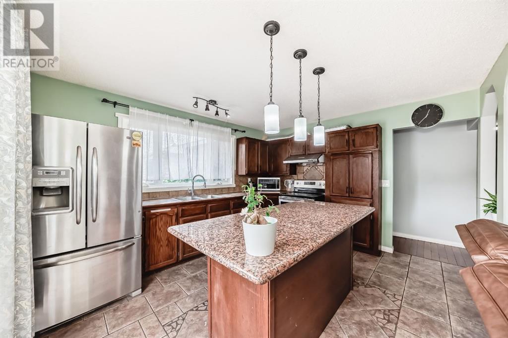 120 Pinegreen Close Ne, Calgary, Alberta  T1Y 1W2 - Photo 3 - A2242426