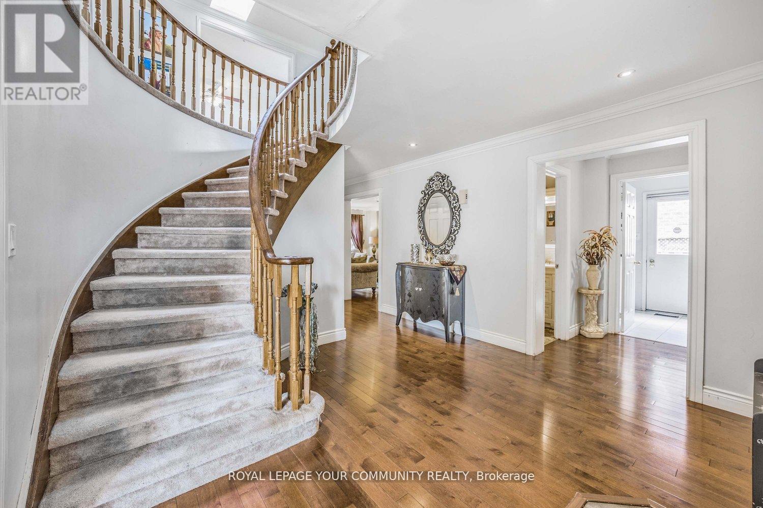 Property at 261 HOOVER DRIVE W image 2