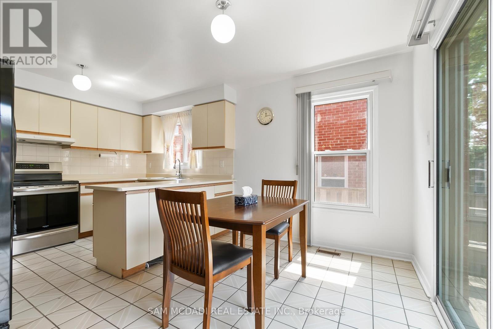 3346 Palgrave Road, Mississauga, Ontario  L5B 3E8 - Photo 23 - W12321923