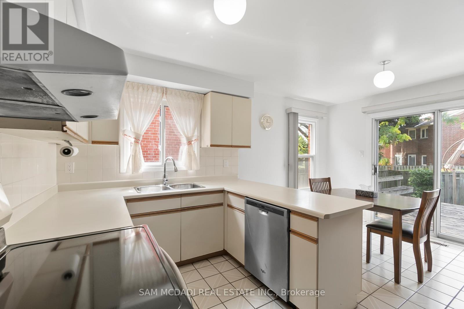 3346 Palgrave Road, Mississauga, Ontario  L5B 3E8 - Photo 27 - W12321923