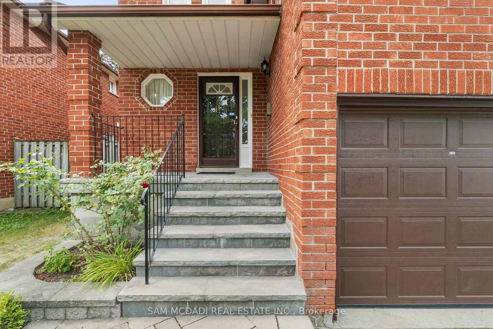 3346 Palgrave Road, Mississauga, Ontario  L5B 3E8 - Photo 4 - W12321923