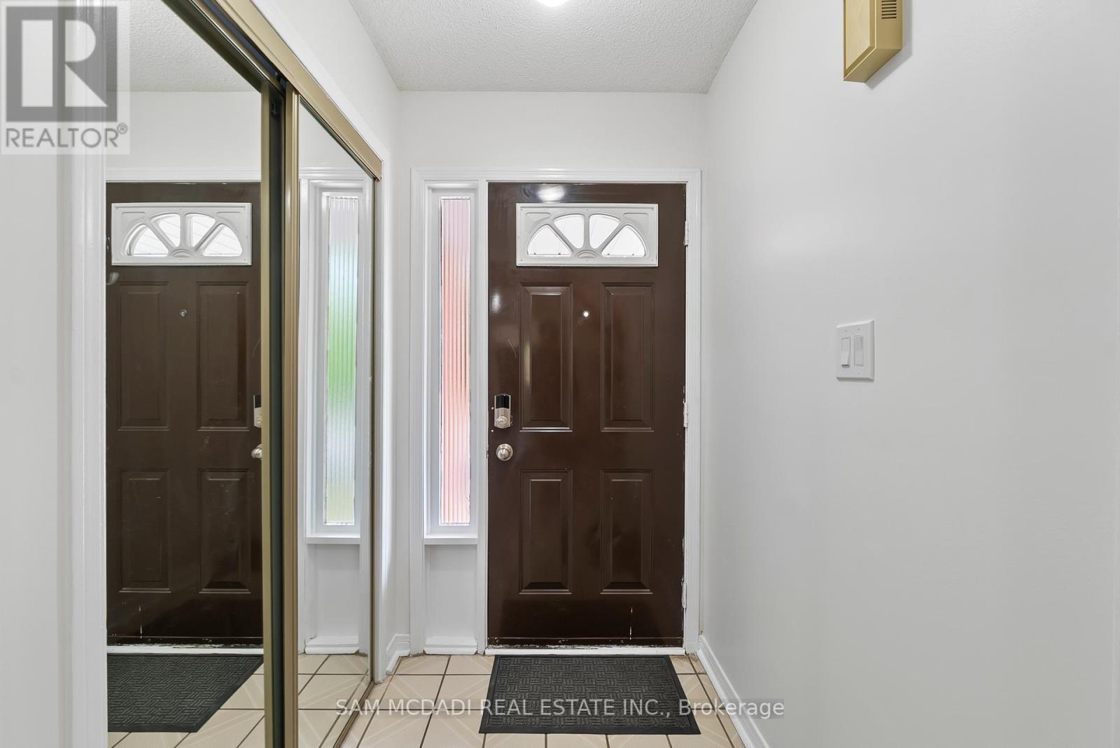3346 Palgrave Road, Mississauga, Ontario  L5B 3E8 - Photo 5 - W12321923