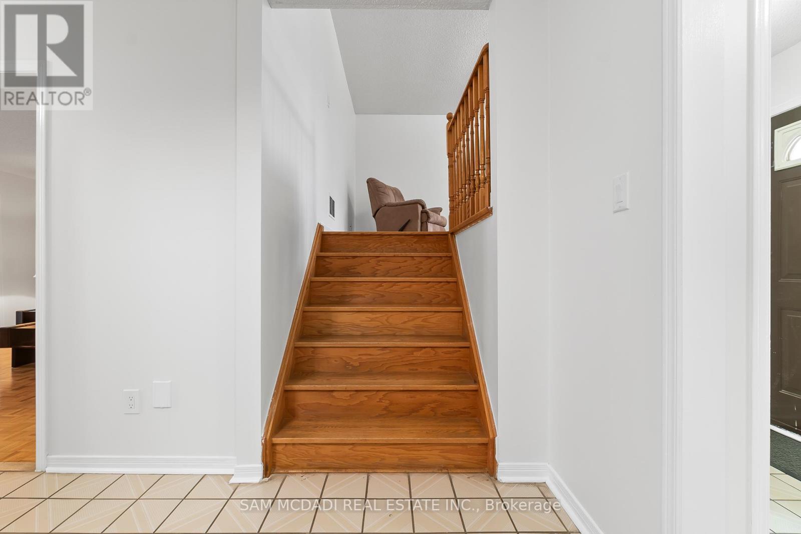 3346 Palgrave Road, Mississauga, Ontario  L5B 3E8 - Photo 9 - W12321923