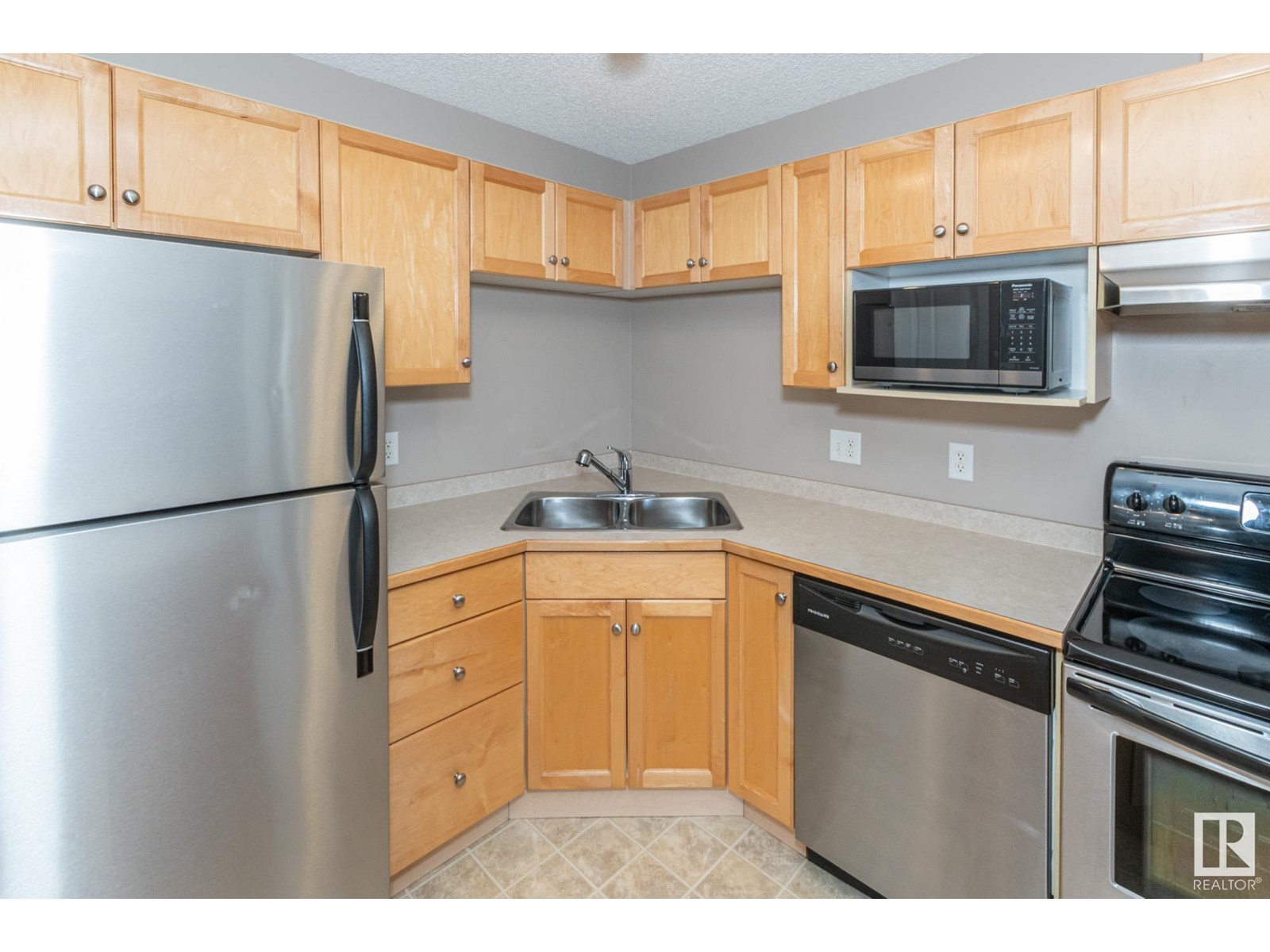 Property at #119 245 EDWARDS DR SW image 2