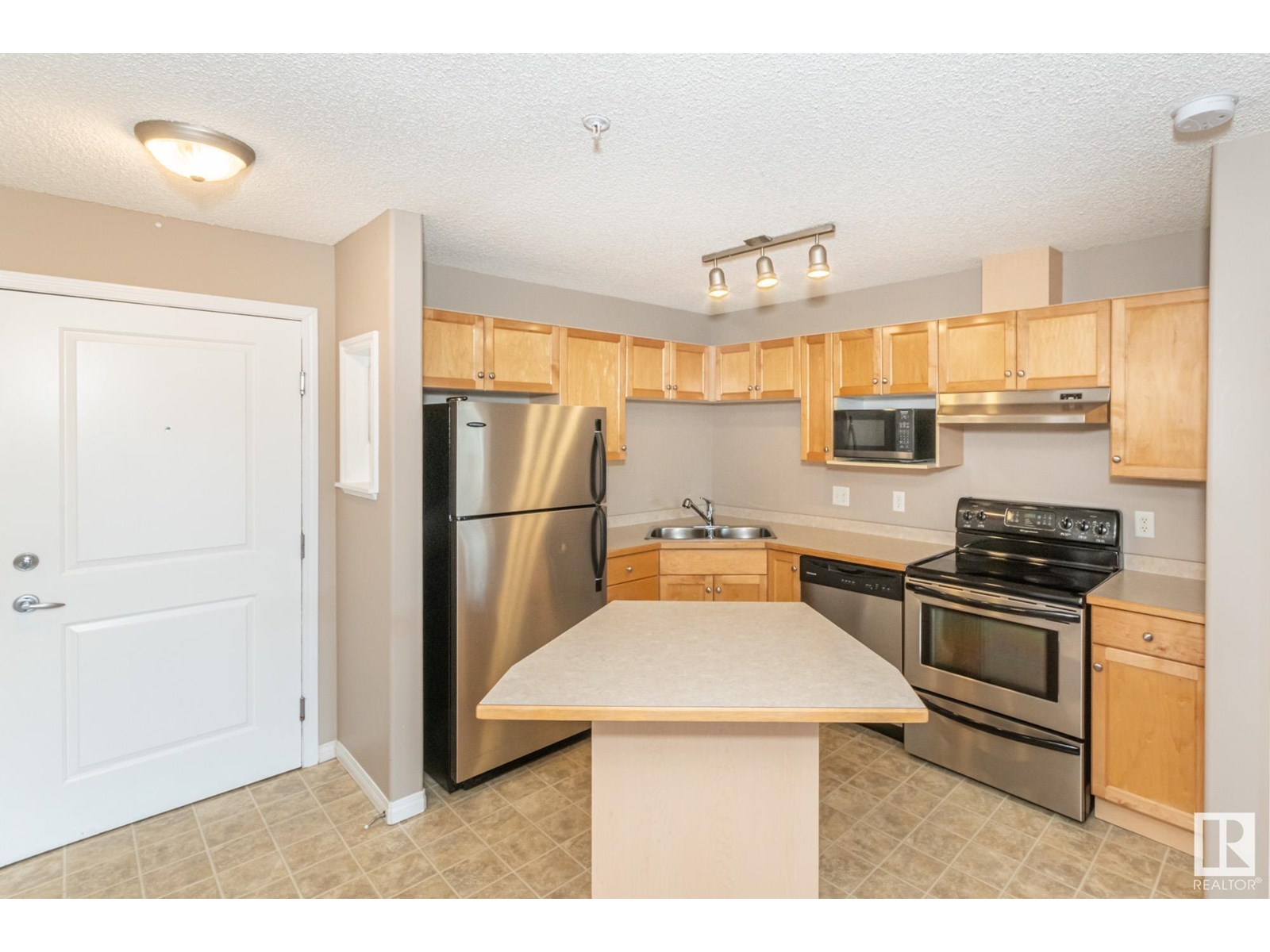 Property at #119 245 EDWARDS DR SW image 3