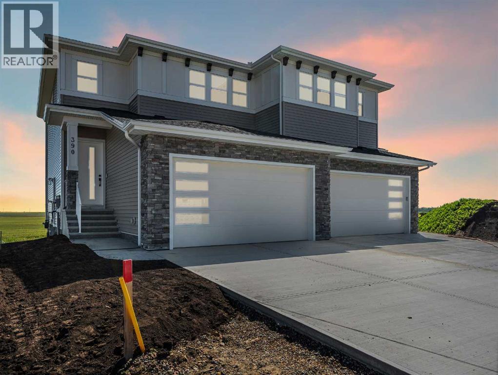 Property at 390 Kinniburgh Loop image 1