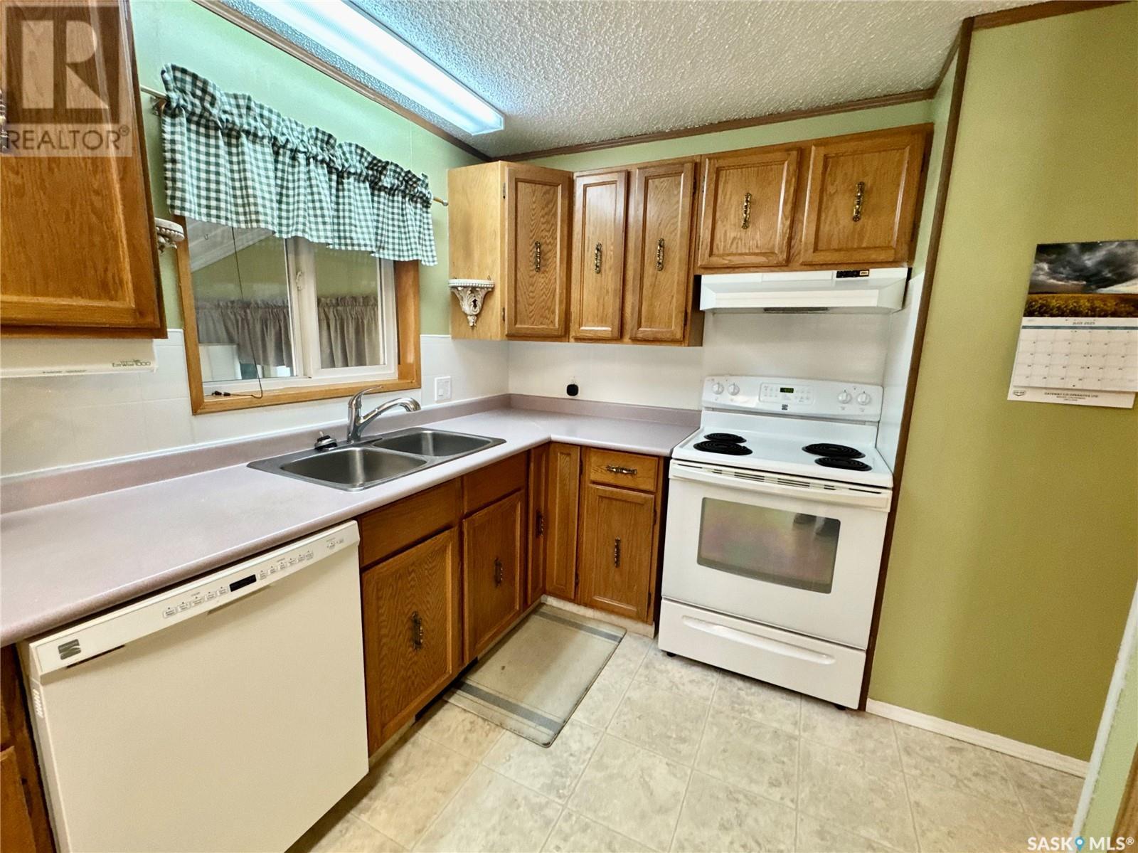 Property at 534 Railway AVENUE SE image 3